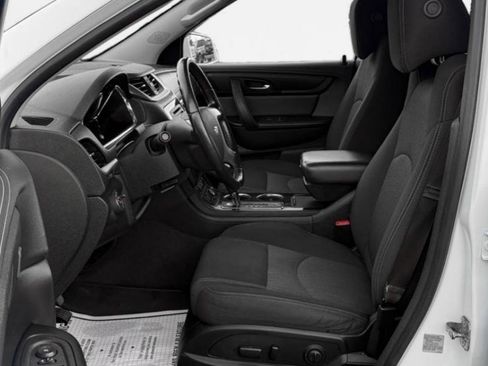 Used 2017 Chevrolet Traverse LT image 12