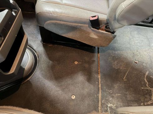 Used 2010 Ford E-350 and Econoline 350 Extended Super Duty image 36