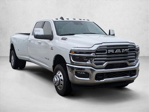 Used 2025 RAM 3500 Laramie AWD/4WD image 3