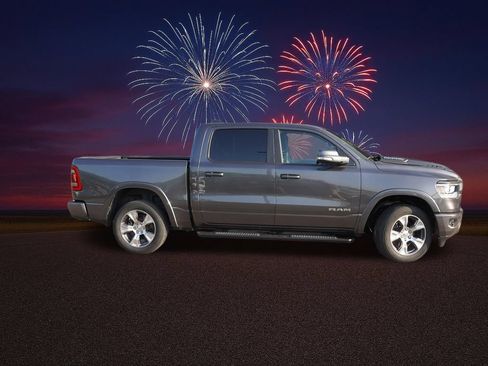 Certified 2022 RAM 1500 Laramie AWD/4WD image 3