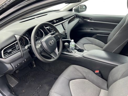 Used 2019 Toyota Camry LE image 5