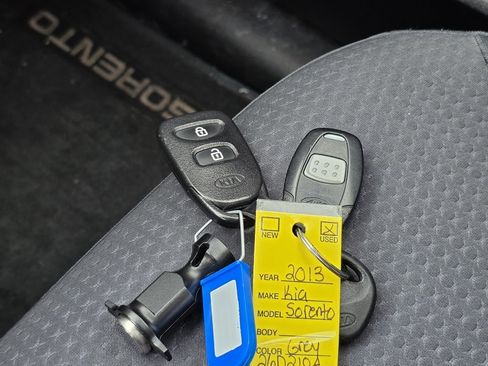Used 2013 Kia Sorento LX image 31