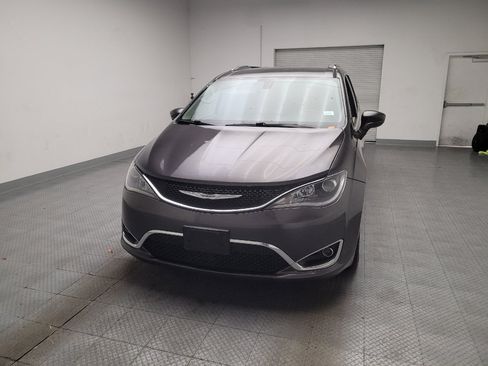 Used 2017 Chrysler Pacifica Touring-L Plus w/ Tire & Wheel Group FWD image 15