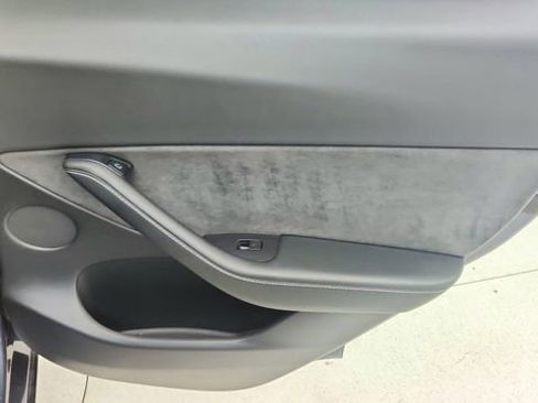 Used 2022 Tesla Model Y Performance image 28