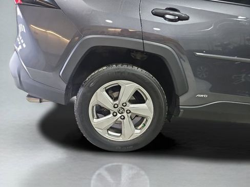Used 2021 Toyota RAV4 XLE Premium image 14