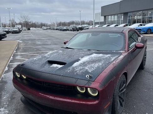 Used 2018 Dodge Challenger T/A image 2
