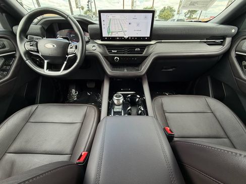 Used 2025 Ford Explorer Platinum w/ LUX Leather Package AWD/4WD image 12