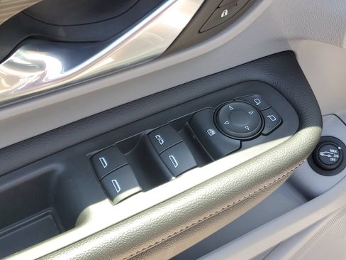 Used 2023 GMC Terrain SLT w/ LPO, Floor Liner Package FWD image 18