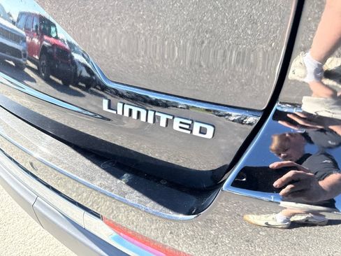 Used 2025 Jeep Grand Cherokee Limited AWD/4WD image 10