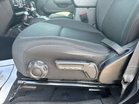 Used 2022 Jeep Gladiator Sport AWD/4WD image 16
