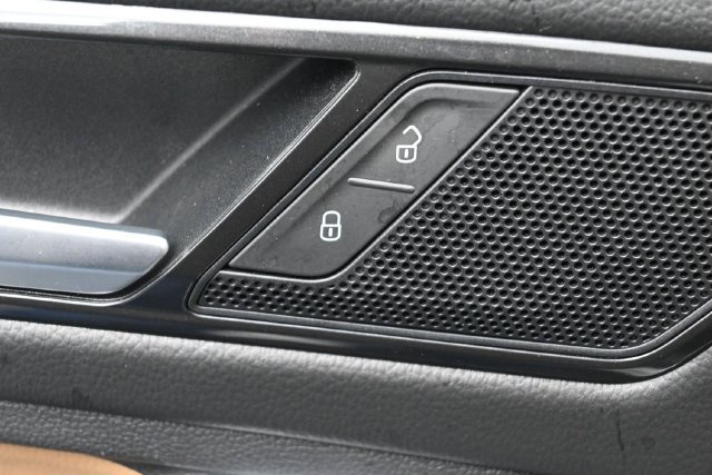 Used 2023 Volkswagen Tiguan SE R-Line FWD image 14