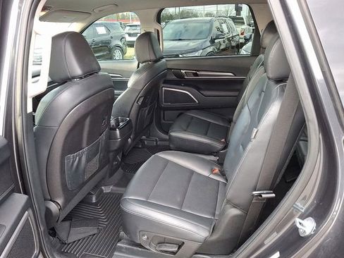 Used 2024 Kia Telluride S image 8