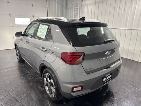 Used 2022 Hyundai Venue Limited FWD image 3