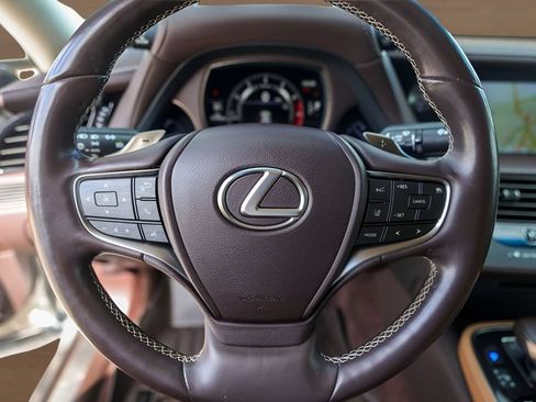 Used 2018 Lexus LS 500 w/ Accessory Package (Z2) RWD image 12