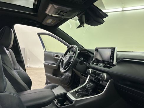Used 2020 Toyota RAV4 XSE image 18