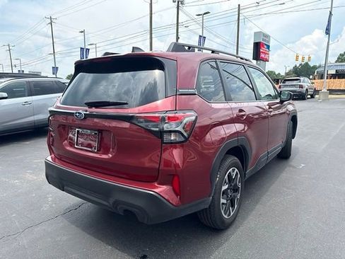 Used 2025 Subaru Forester Premium AWD/4WD image 5