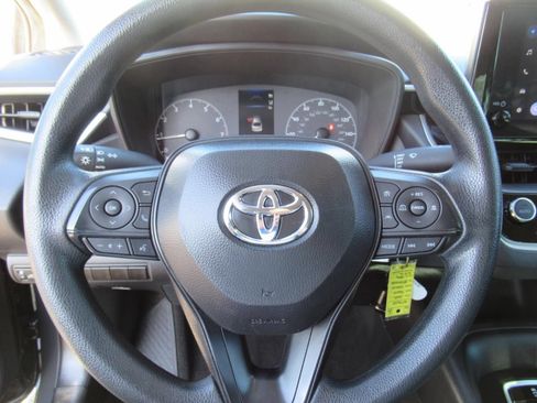 Used 2025 Toyota Corolla LE FWD image 22