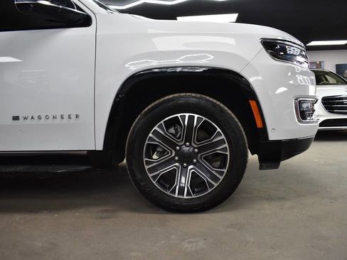 Used 2024 Jeep Wagoneer Series II w/ Flexible Seating Group image 8