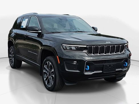 Used 2023 Jeep Grand Cherokee Overland w/ Luxury Tech Group IV AWD/4WD image 2