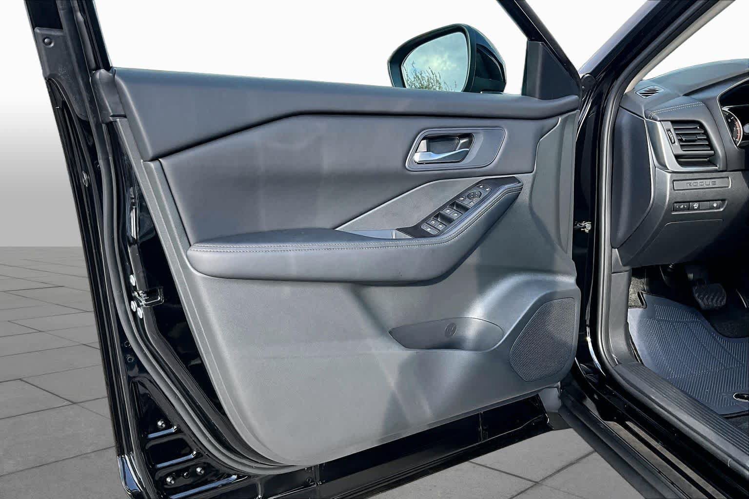 New 2027 Nissan Rogue SV FWD image 10
