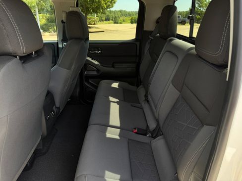 Used 2025 Nissan Frontier SV w/ SV Convenience Package RWD image 27