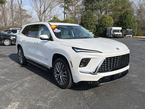 Used 2025 Buick Enclave Avenir w/ Super Cruise Package image 3