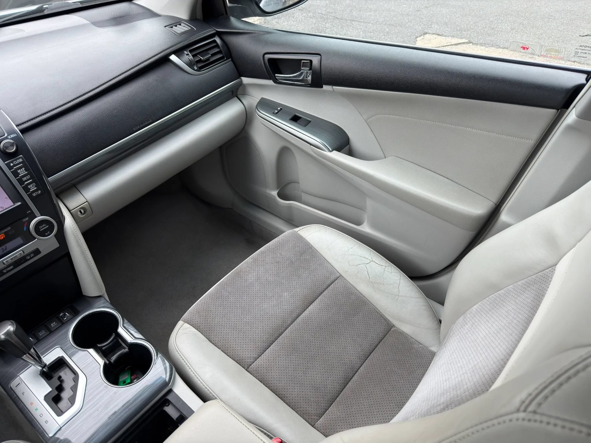 Used 2013 Toyota Camry XLE w/ Leather Pkg FWD image 11