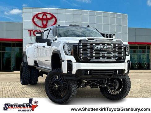 Used 2025 GMC Sierra 3500 Denali Ultimate AWD/4WD image 1