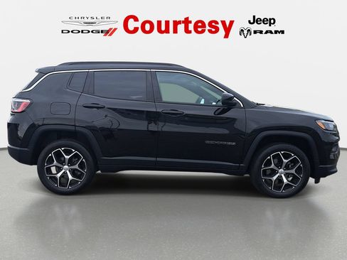Certified 2024 Jeep Compass Limited AWD/4WD image 3