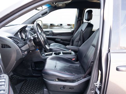 Used 2017 Dodge Grand Caravan GT FWD image 12