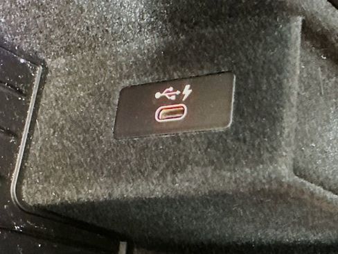 Used 2022 BMW 530e w/ Executive Package image 21