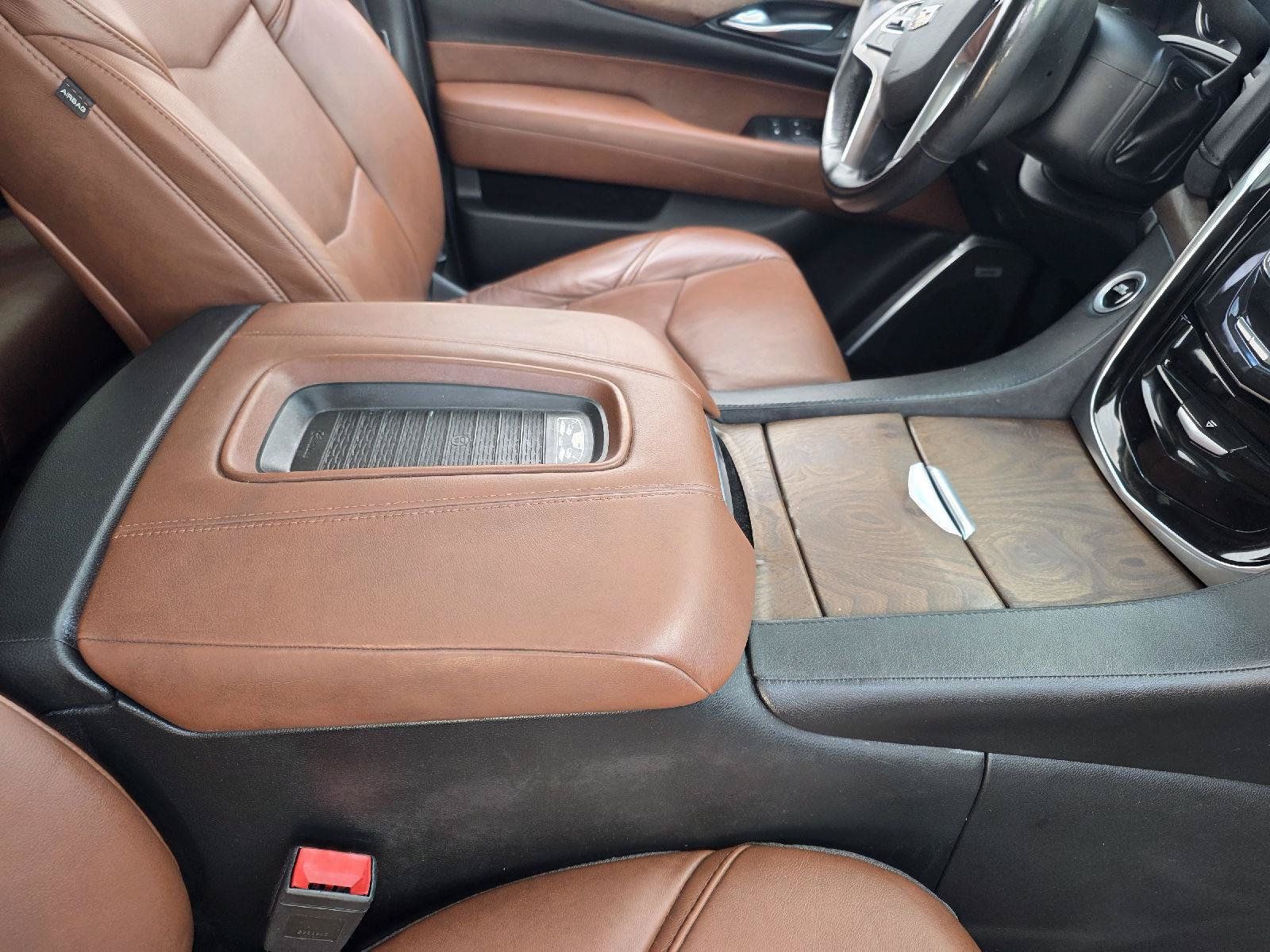 Used 2019 Cadillac Escalade Premium Luxury w/ LPO, Radiant Package AWD/4WD image 25