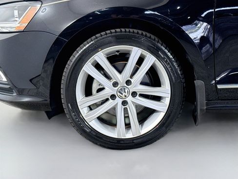 Used 2017 Volkswagen Jetta SEL FWD image 38