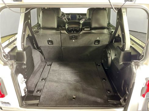 Used 2021 Jeep Wrangler Unlimited Sahara AWD/4WD image 25