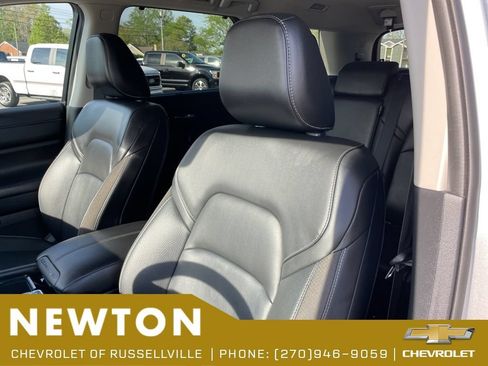Used 2025 Nissan Pathfinder SL AWD/4WD image 7