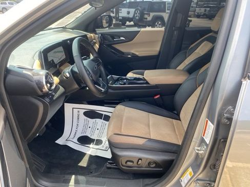 Used 2025 Chevrolet Equinox ACTIV w/ LPO, Floor Liner Package FWD image 12