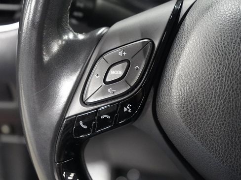 Used 2018 Toyota C-HR XLE FWD image 14