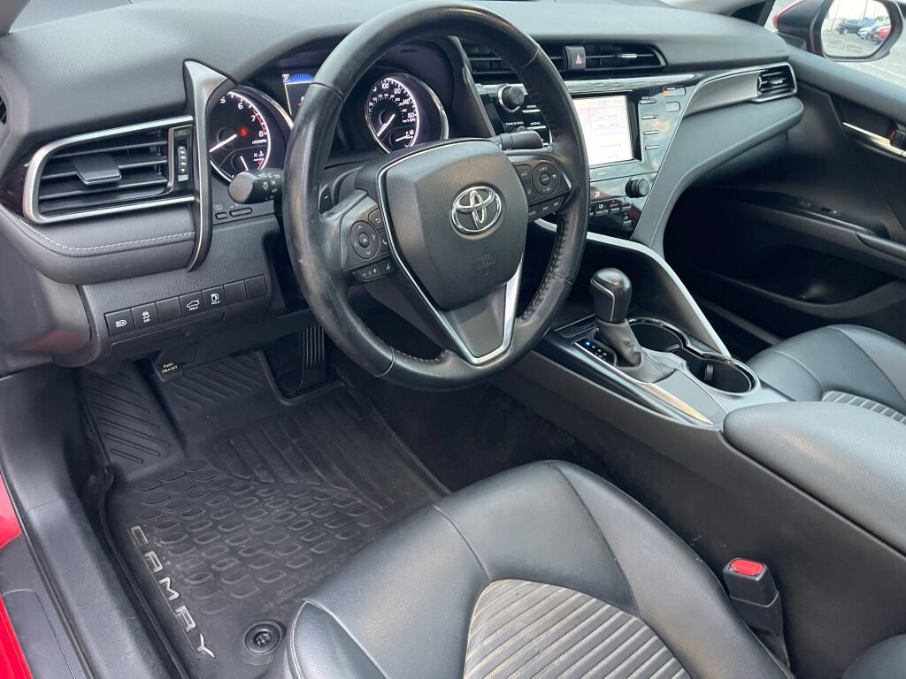 Used 2020 Toyota Camry SE FWD image 5