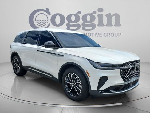 Used 2024 Lincoln Nautilus Premier AWD/4WD image 7