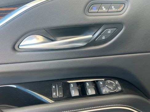 Used 2023 Cadillac Escalade Premium Luxury AWD/4WD image 11