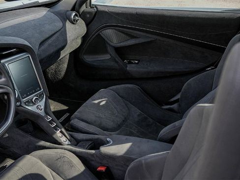 Used 2018 McLaren 720S image 16