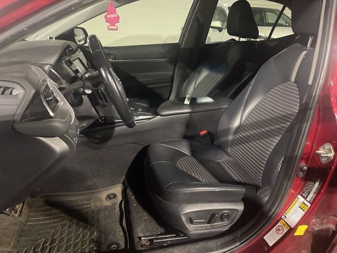 Used 2018 Toyota Camry SE image 7