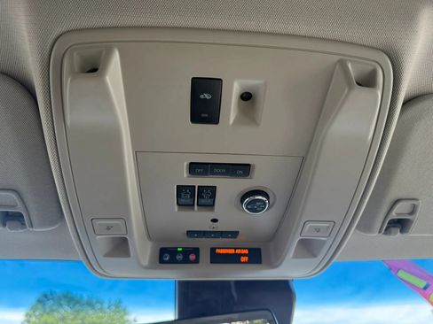 Used 2019 Cadillac Escalade ESV Luxury AWD/4WD image 33