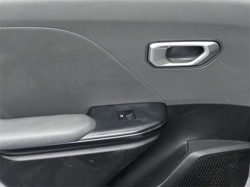 Used 2025 Kia K4 LXS image 22