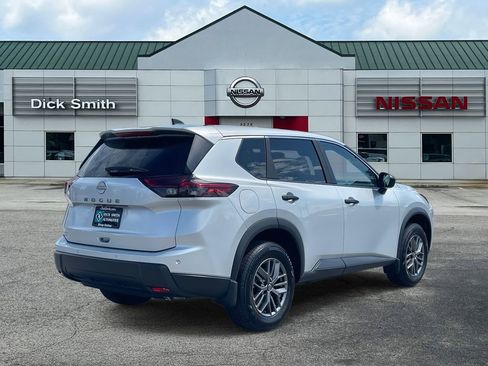 Used 2025 Nissan Rogue S image 6