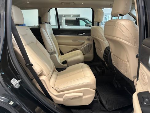 Used 2021 Jeep Grand Cherokee L Limited AWD/4WD image 13