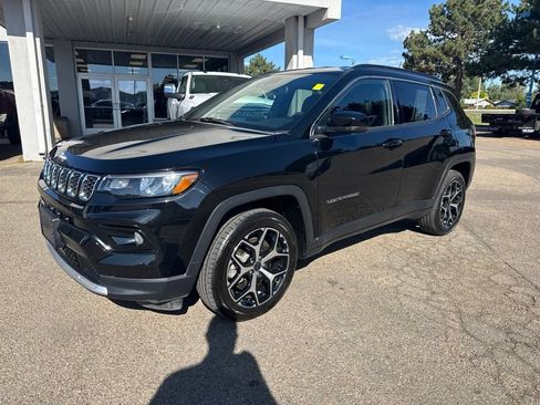 Used 2025 Jeep Compass Trailhawk AWD/4WD image 1