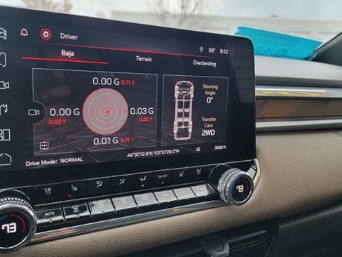 Used 2024 GMC Canyon Denali image 38