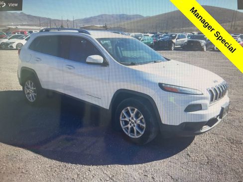 Used 2018 Jeep Cherokee Latitude w/ Safety Group AWD/4WD image 1