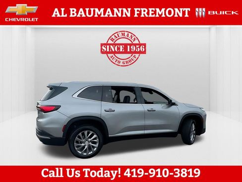 Used 2025 Buick Enclave Preferred image 8